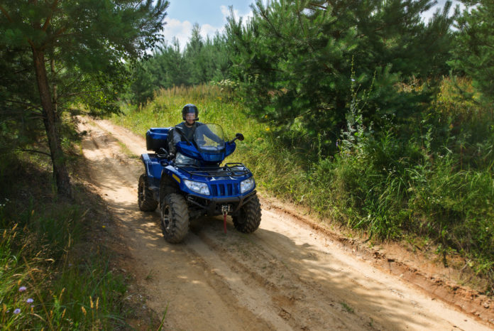 ATV štvorkolky ako univerzálny a praktický pomocník na farme