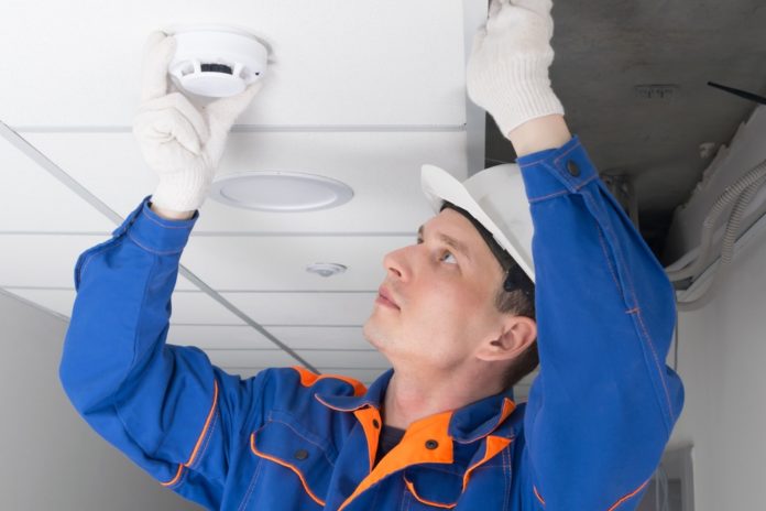 3 výhody inštalácie elektronických požiarnych poplachových systémov