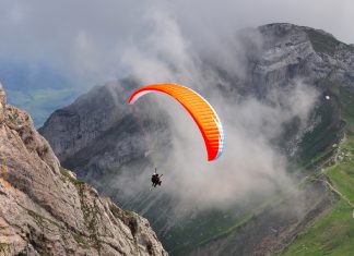 Základy paraglidingu: Od prvých krokov až po samotný let